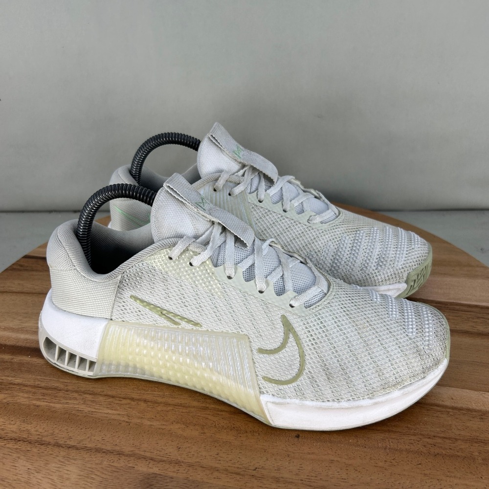 Nike Metcon 9 Womens Training Shoes FJ1571-001 Light Bone Green Size 8.5 Workout